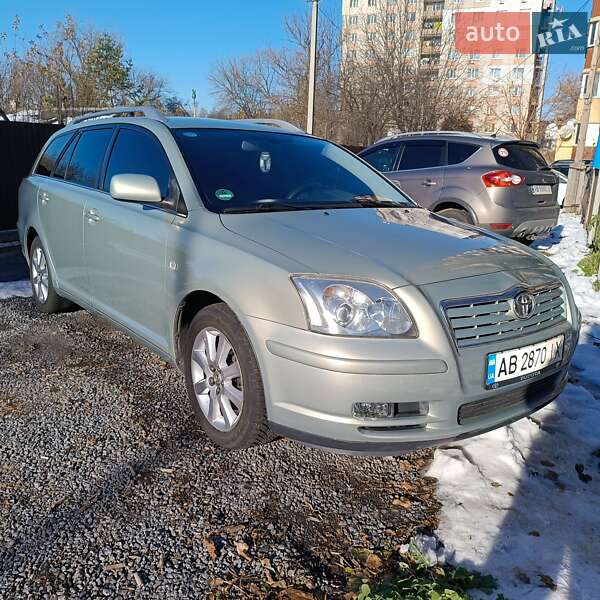 2004 toyota avensis