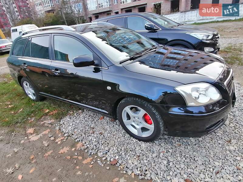 2004 toyota avensis