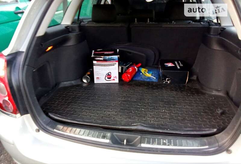 2006 toyota avensis