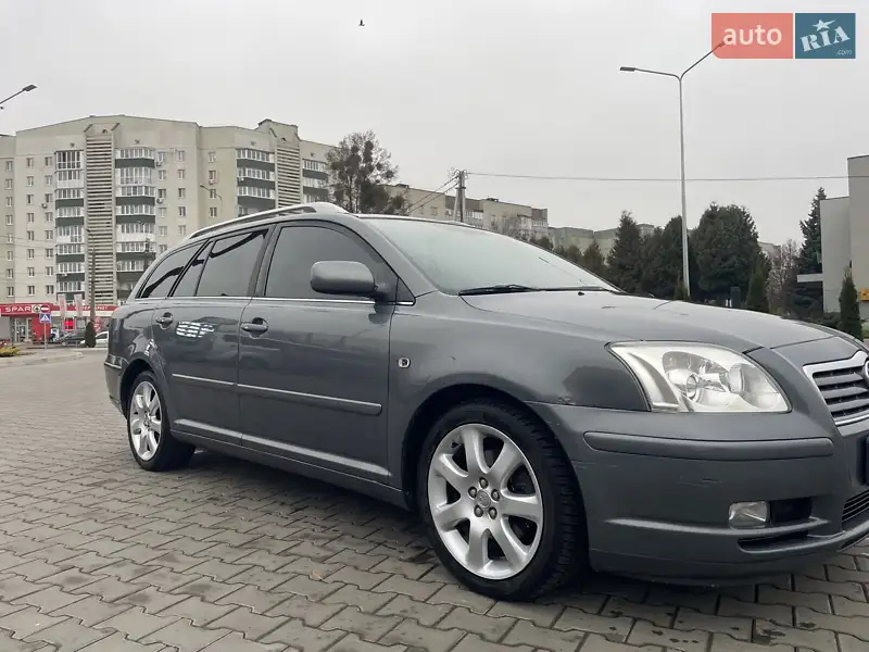 2004 toyota avensis