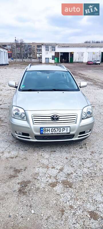 2004 toyota avensis