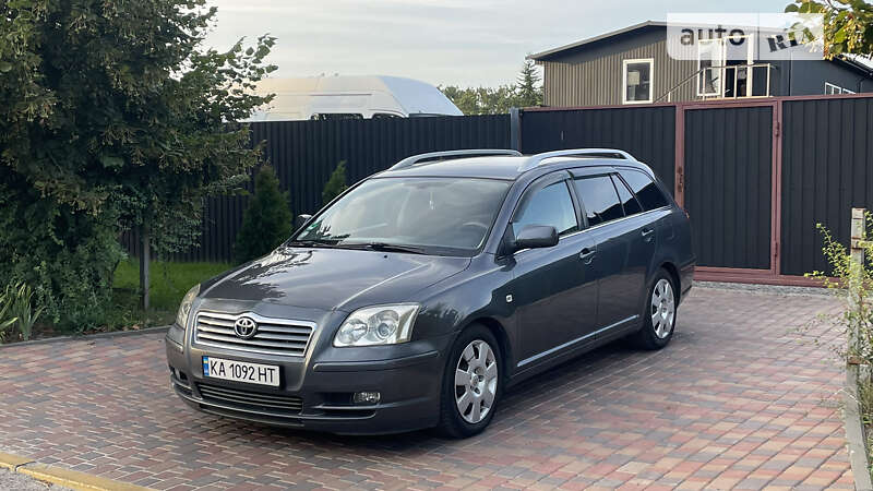 2005 toyota avensis