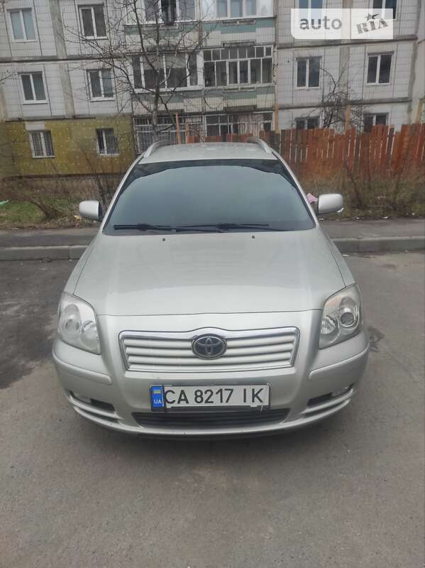2005 toyota avensis