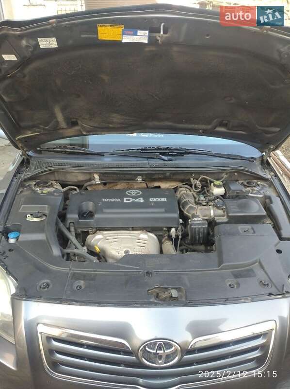 2006 toyota avensis