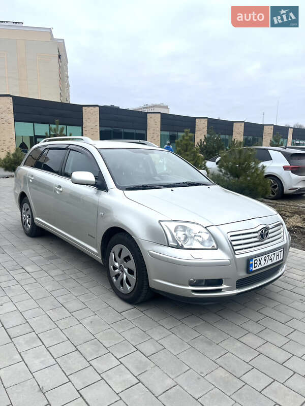 2003 toyota avensis
