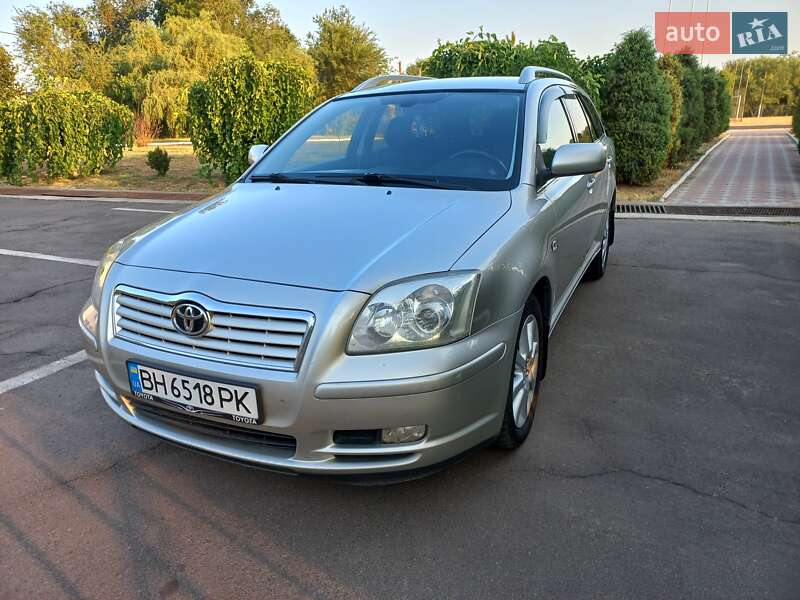 2005 toyota avensis