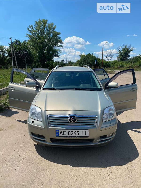 2005 toyota avensis