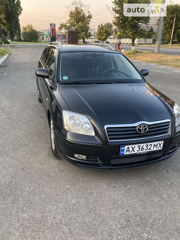 2003 toyota avensis