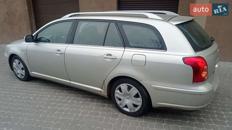 2003 toyota avensis