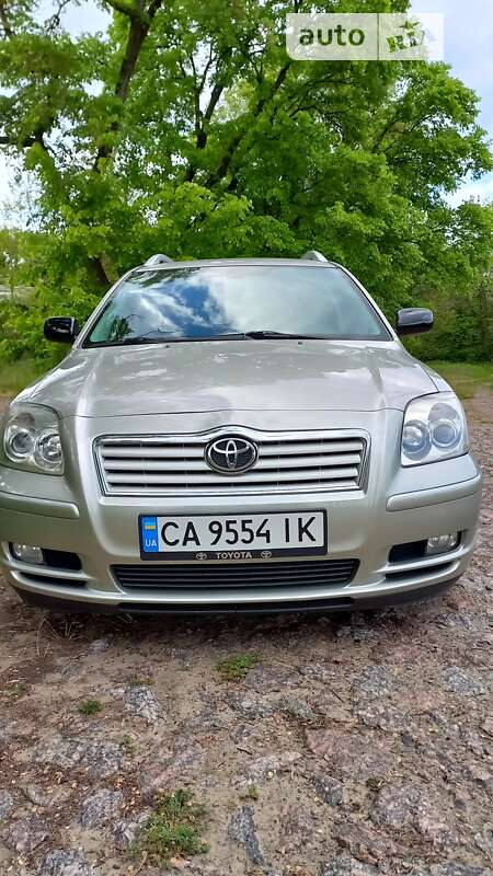 2004 toyota avensis