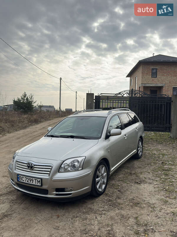 2003 toyota avensis