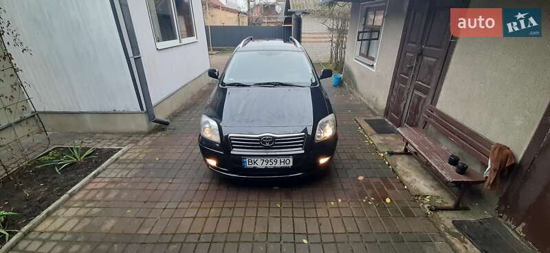 2004 toyota avensis