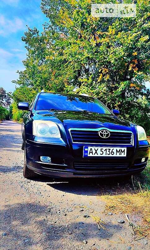 2005 toyota avensis