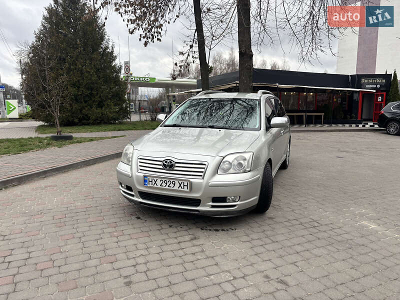 2004 toyota avensis