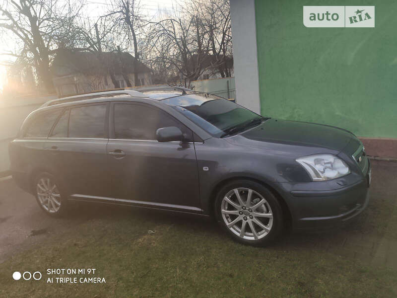 2005 toyota avensis