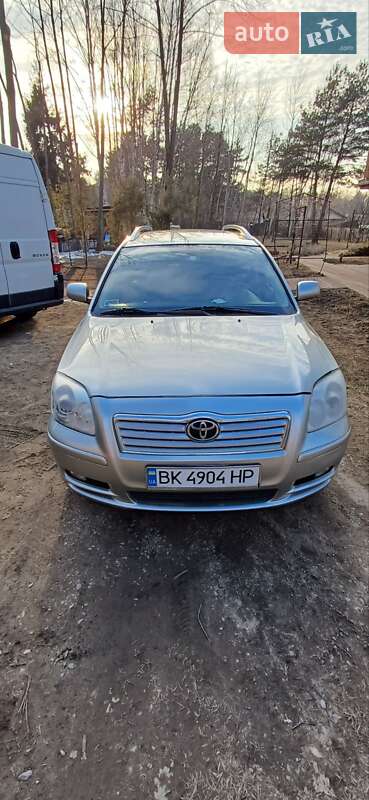 2003 toyota avensis