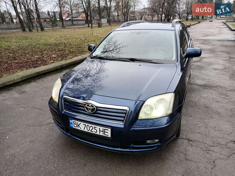 2003 toyota avensis