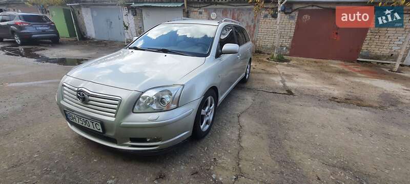 2003 toyota avensis