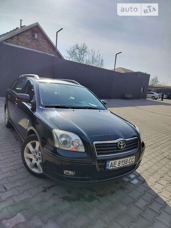 2004 toyota avensis