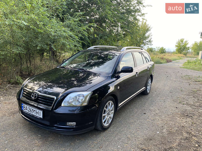 2004 toyota avensis