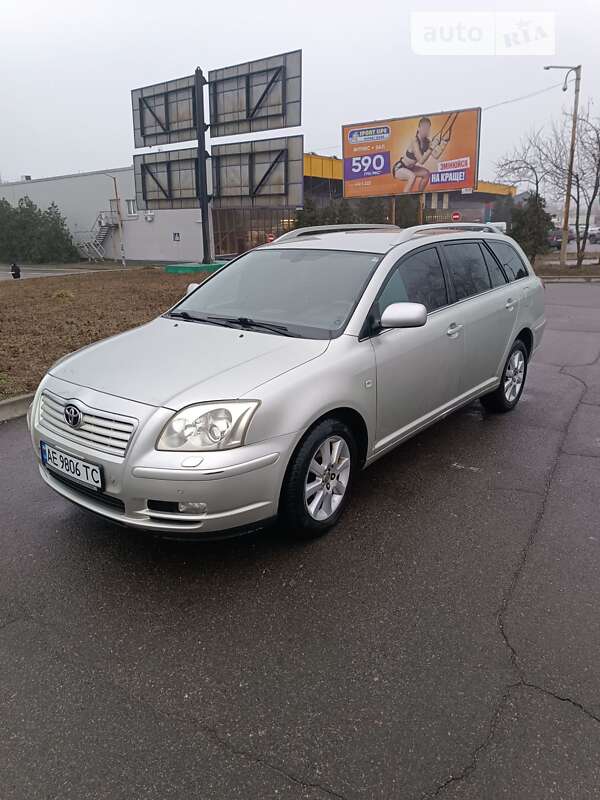 2004 toyota avensis