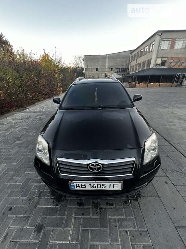 2005 toyota avensis