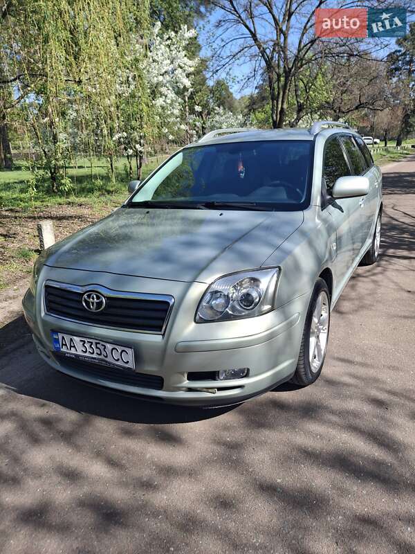 2005 toyota avensis
