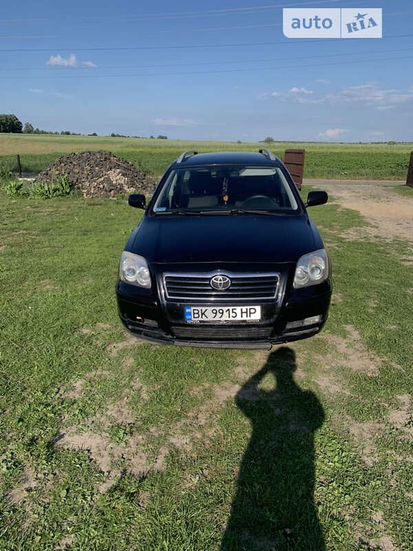 2004 toyota avensis