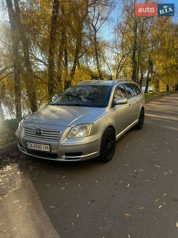 2004 toyota avensis
