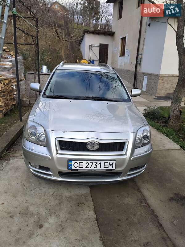 2005 toyota avensis