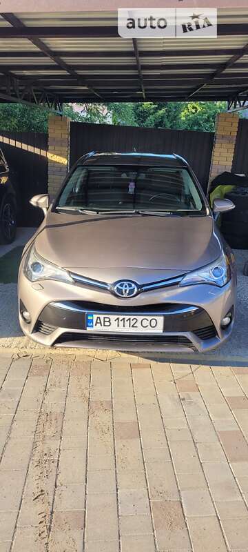 2015 toyota avensis