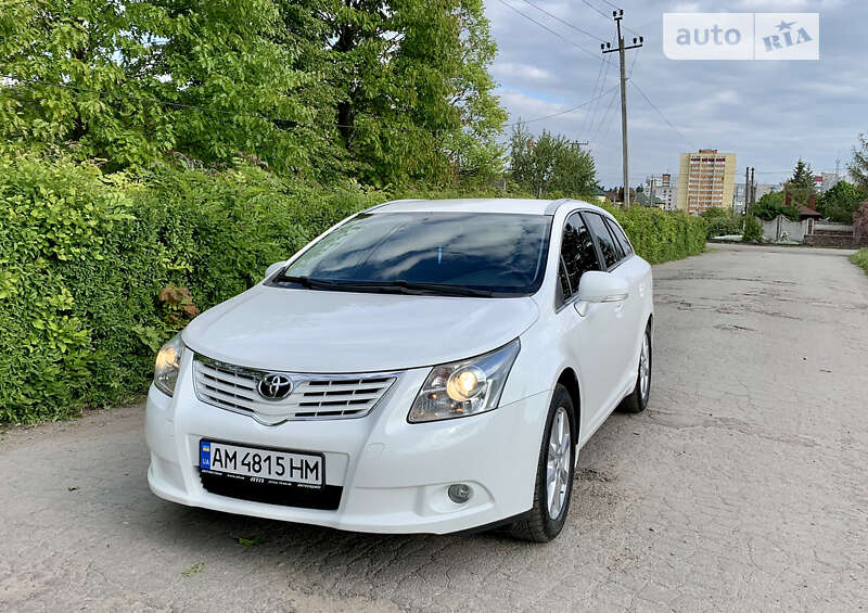2010 toyota avensis