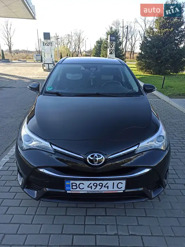 2015 toyota avensis