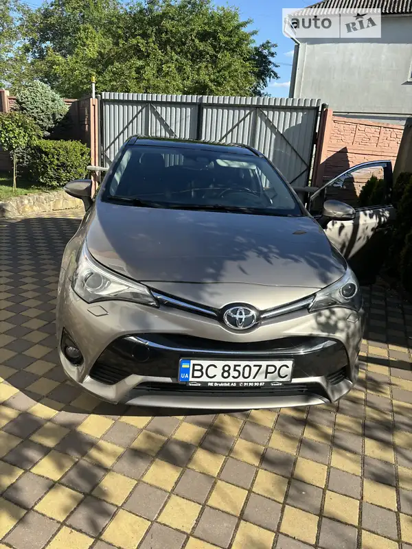2015 toyota avensis