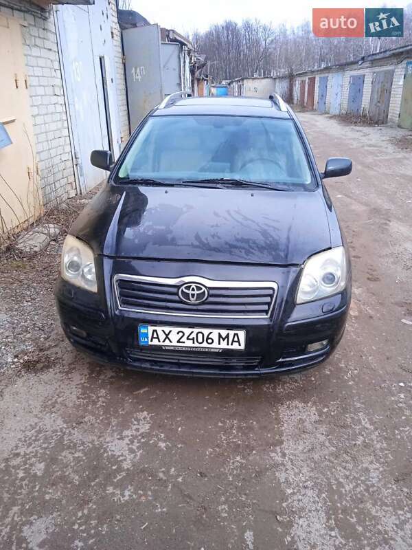 2004 toyota avensis