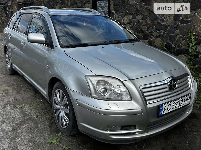 2005 toyota avensis