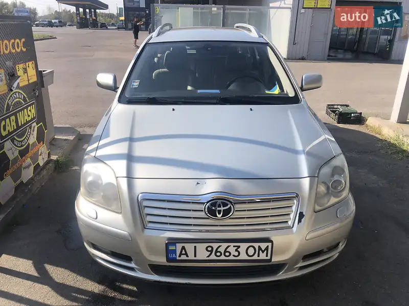 2005 toyota avensis