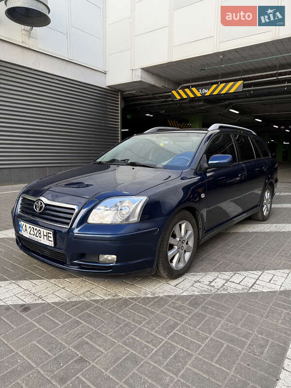 2004 toyota avensis