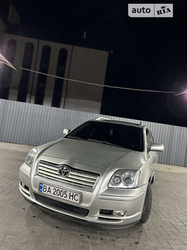 2003 toyota avensis