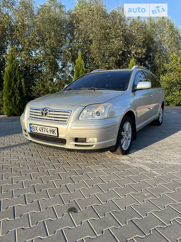 2003 toyota avensis