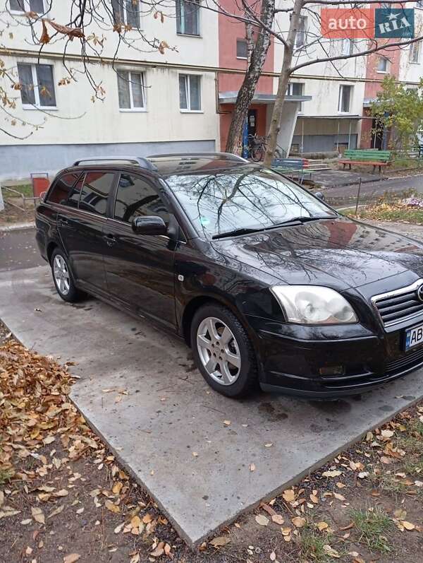 2003 toyota avensis