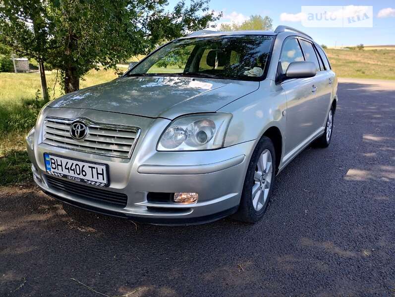 2004 toyota avensis