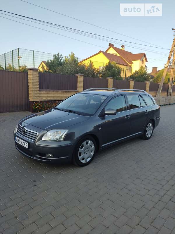 2005 toyota avensis