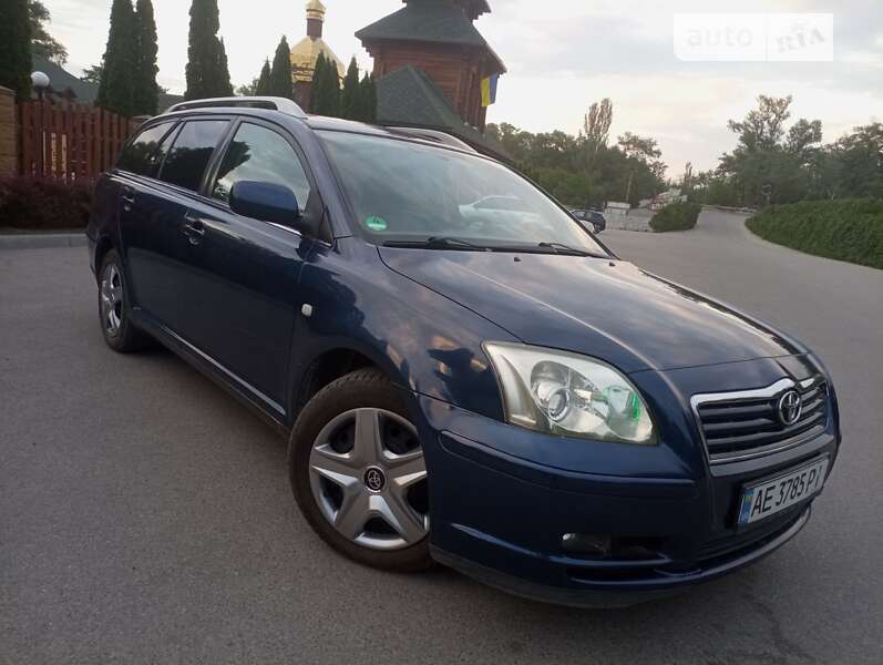 2005 toyota avensis