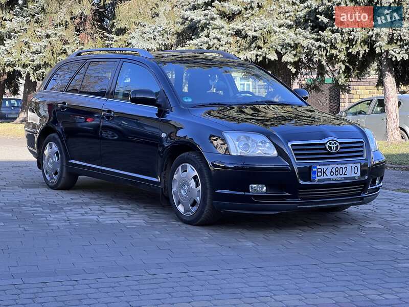 2005 toyota avensis