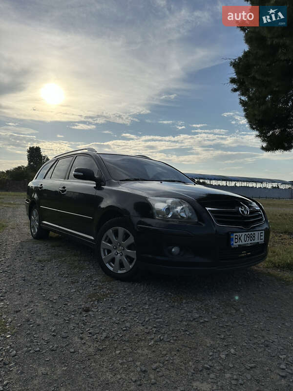 2008 toyota avensis