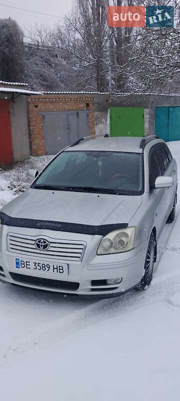 2004 toyota avensis