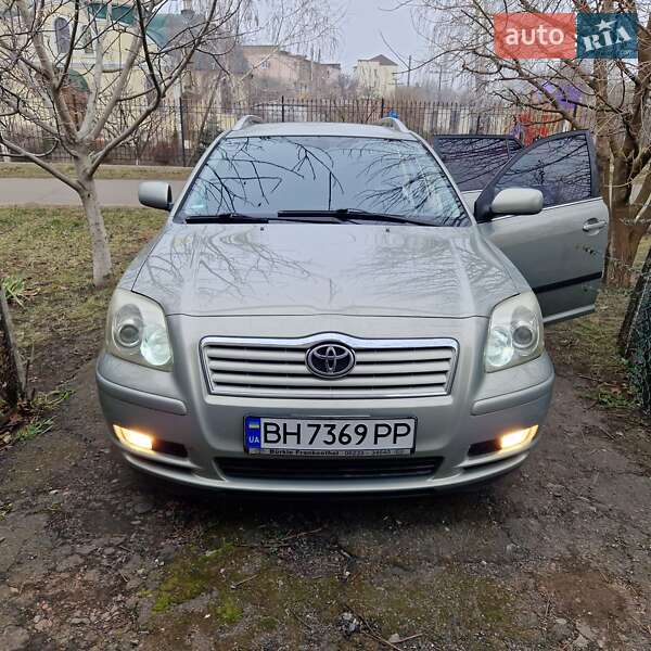 2004 toyota avensis