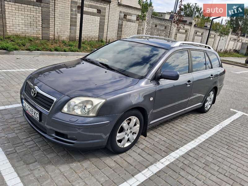 2005 toyota avensis