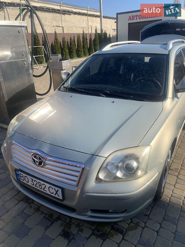 2005 toyota avensis